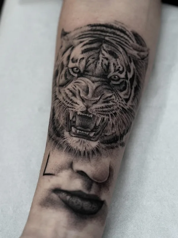 Micro Realism tattoo by Julien Rimbaud