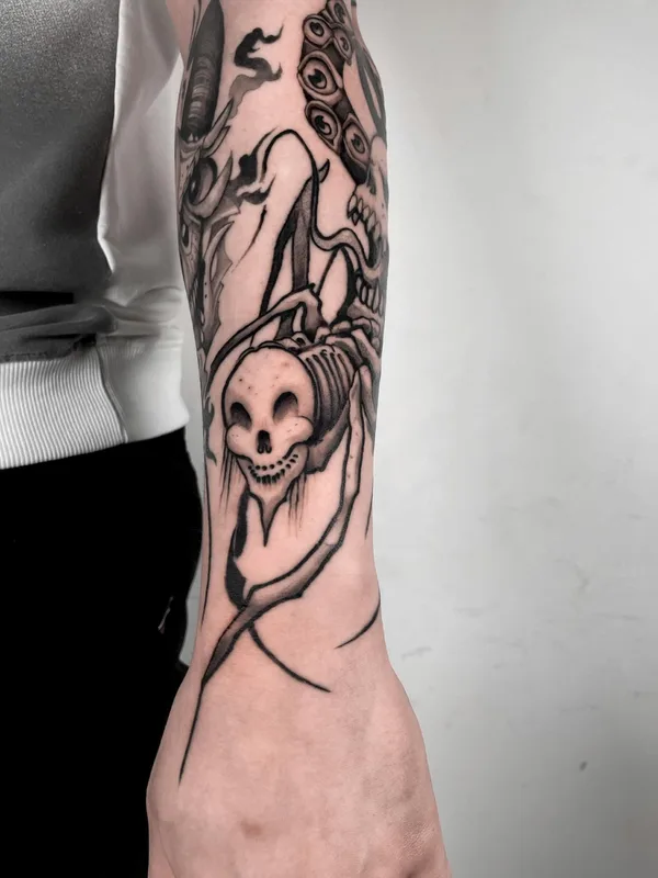 black and grey blackwork tattoo auf forearm #80444 | Tätowierer Никита Пчелинцев
