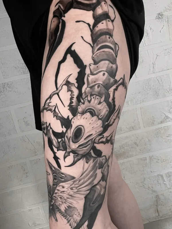 black and grey black and grey tattoo auf thigh #80450 | Tätowierer Никита Пчелинцев