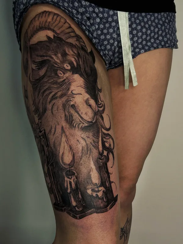 black and grey blackwork татуировка на thigh #80822 | Тату мастер Дарья Вавилова