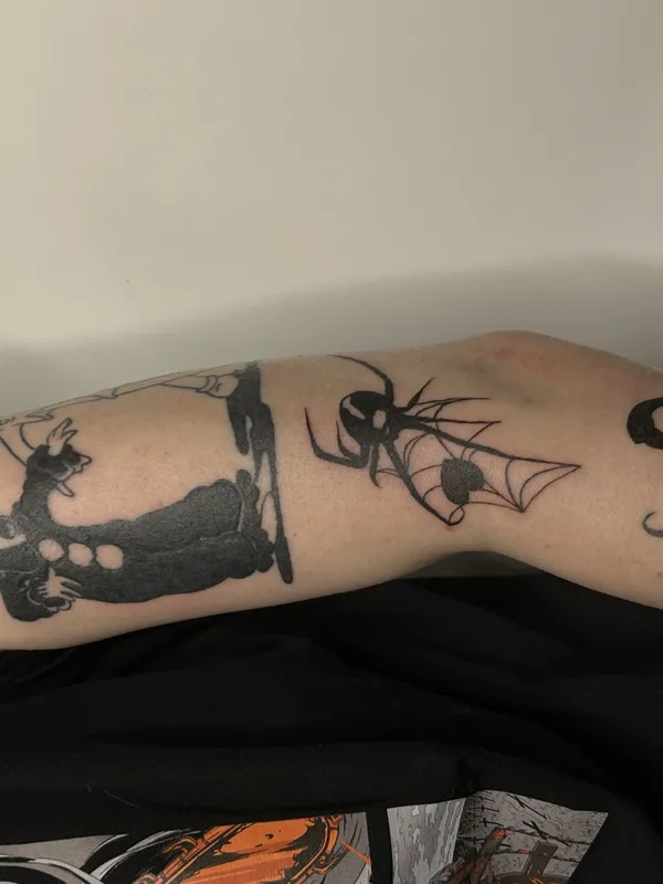 black blackwork татуировка на thigh #80825 | Тату мастер Дарья Вавилова
