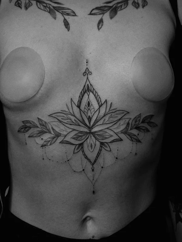 female black and grey mandala татуировка на sternum #80829 | Тату мастер Дарья Вавилова