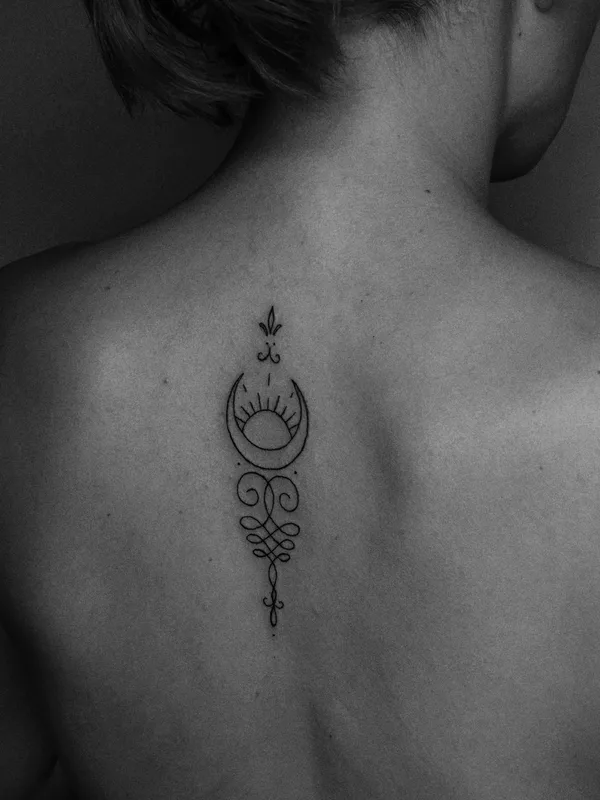 female black and grey linework татуировка на upper back #80830 | Тату мастер Дарья Вавилова