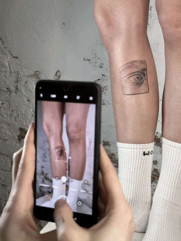 black and grey black and grey Tatuaggio su shin #80858 | Tatuatore ZONA CUMFORTA