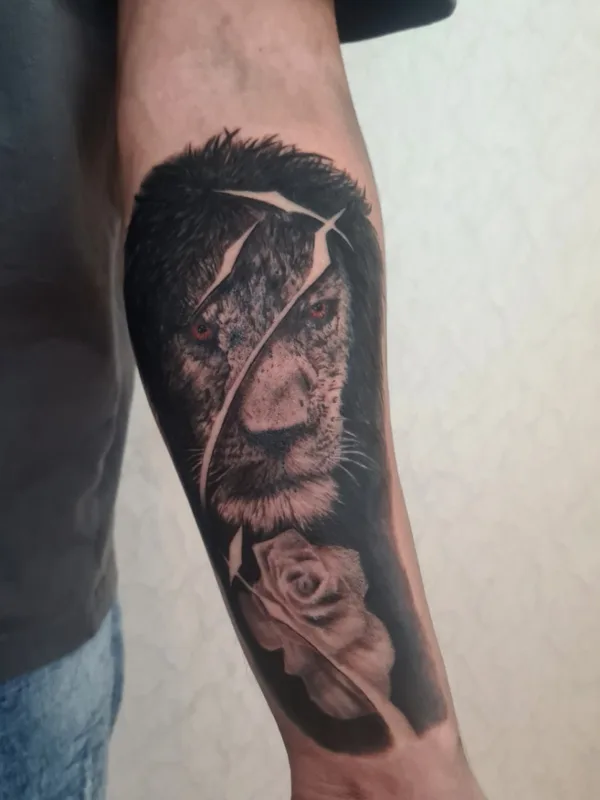 black and grey realism татуировка на forearm #80862 | Тату мастер Андрей Дацун