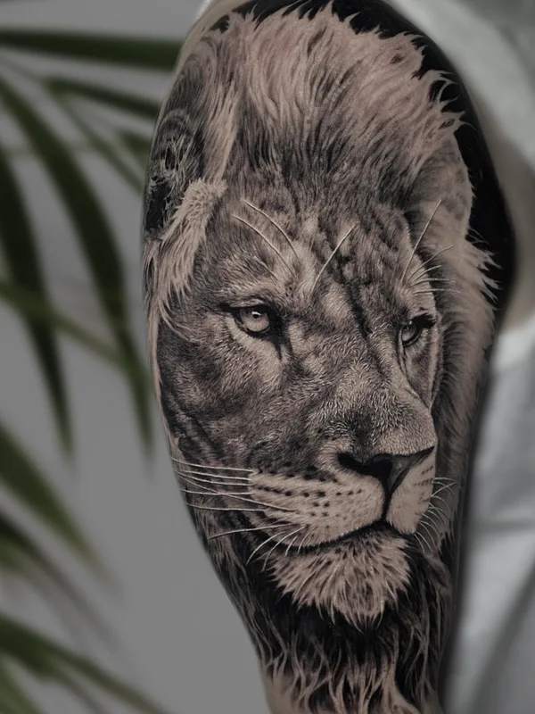 black and grey realism tattoo auf upper arm #80896 | Tätowierer Jac Alonso
