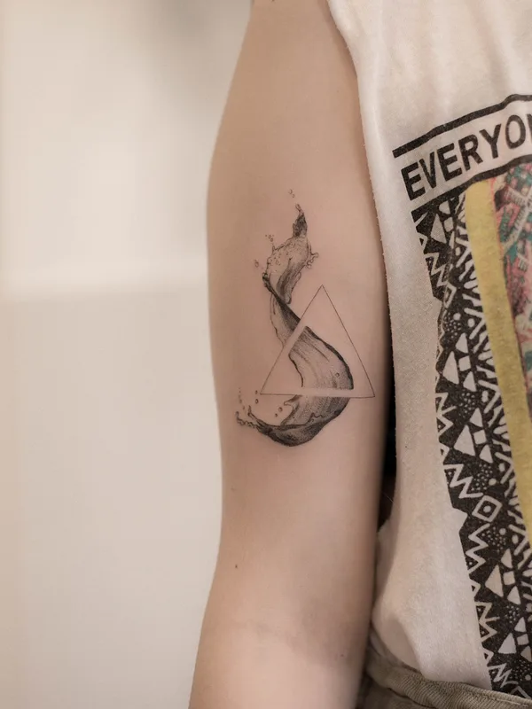 black and grey linework татуировка на upper arm #81013 | Тату мастер Анна Козырева Dendobryj 
