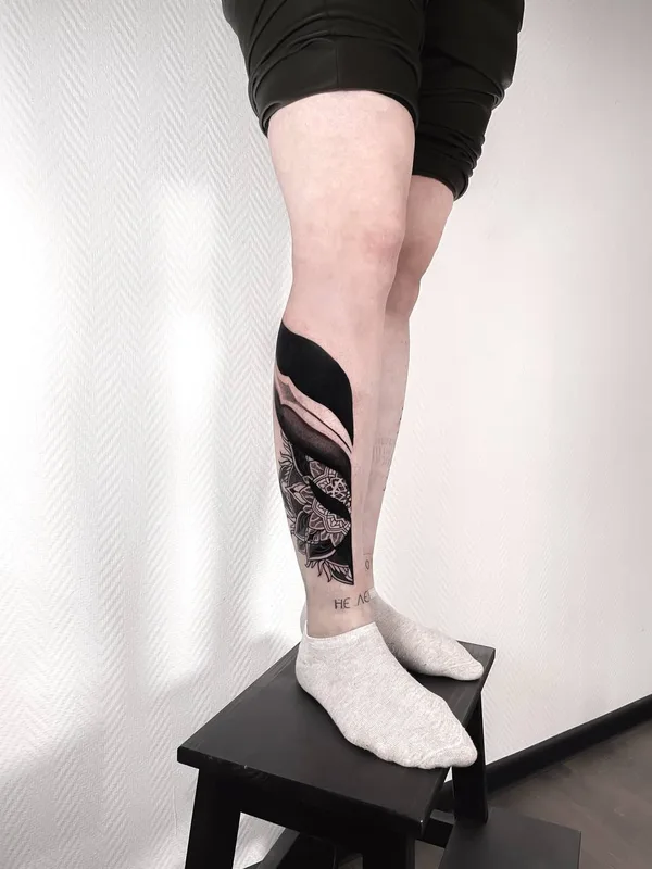 black blackwork татуировка на calf #81220 | Тату мастер Полина Забродина Liod INK