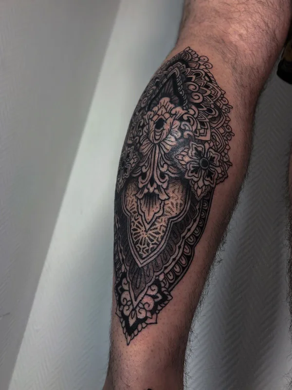 black and grey mandala татуировка на calf #81225 | Тату мастер Полина Забродина Liod INK