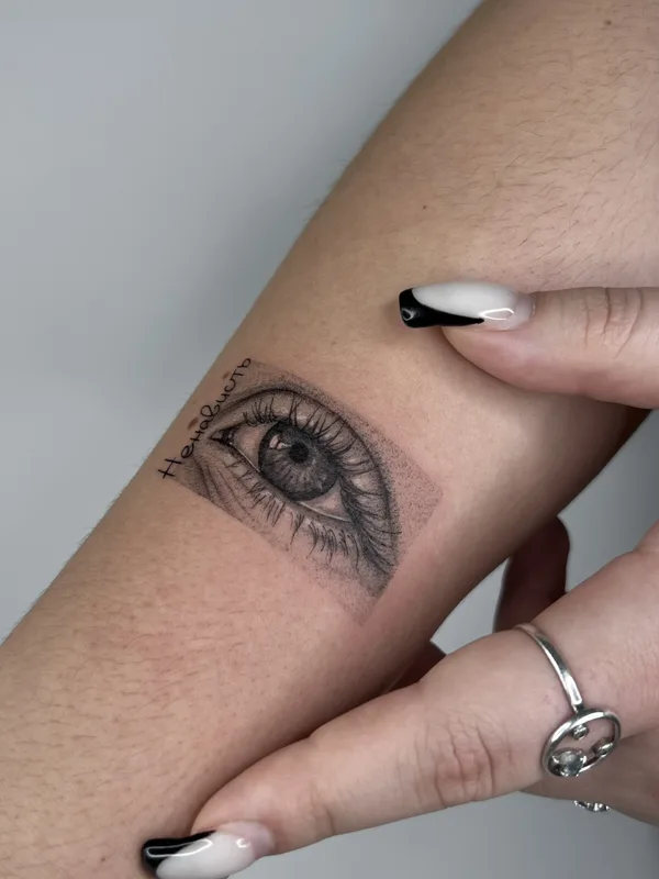 black and grey realism tattoo auf forearm #81355 | Tätowierer Кристина Crystalik