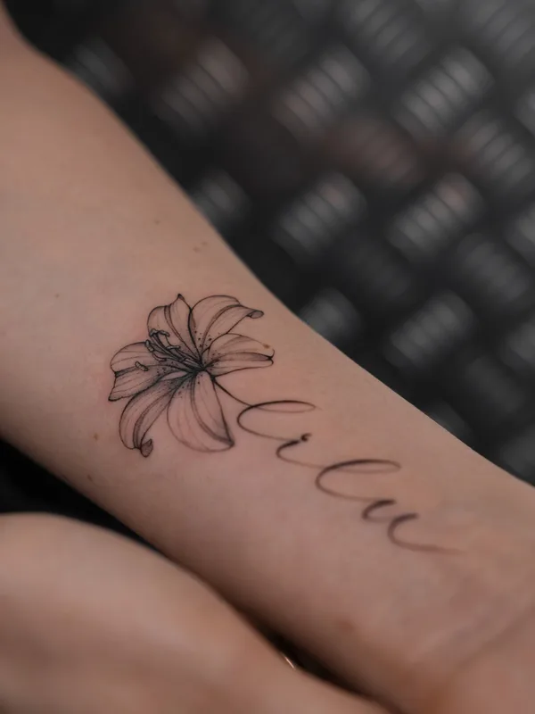 female black and grey fineline tattoo auf forearm #81358 | Tätowierer Кристина Crystalik