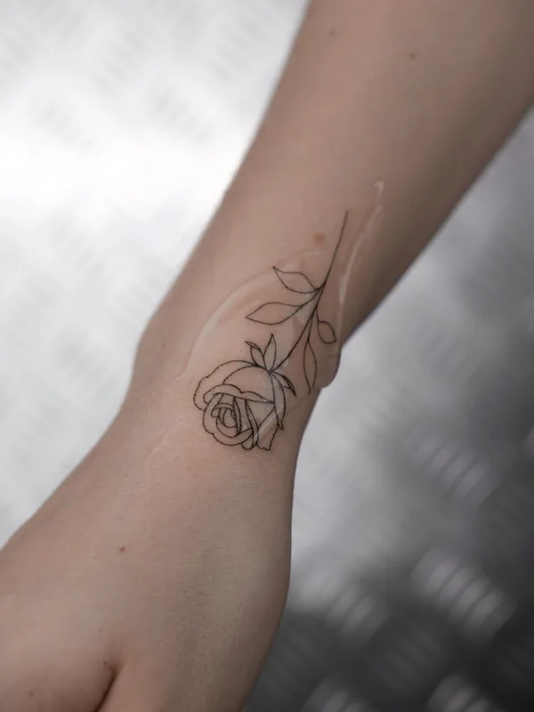 black fineline tattoo auf wrist #81362 | Tätowierer Кристина Crystalik