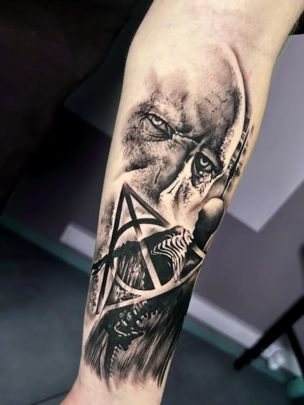 black and grey black and grey 纹身 在 forearm #81583 | 纹身师 Станислав Ананьин