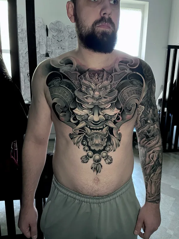 male blackandgrey japanese tatouage sur breast #81721 | Artiste tatoueur Максим Марков