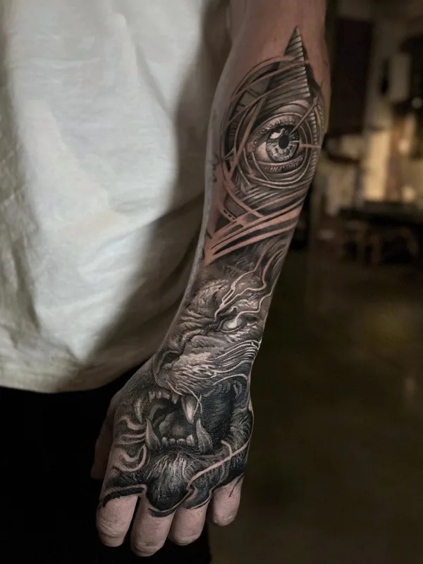 male blackandgrey realism 타투 부위 forearm #81819 | 타투이스트 Roman Zakharchenko
