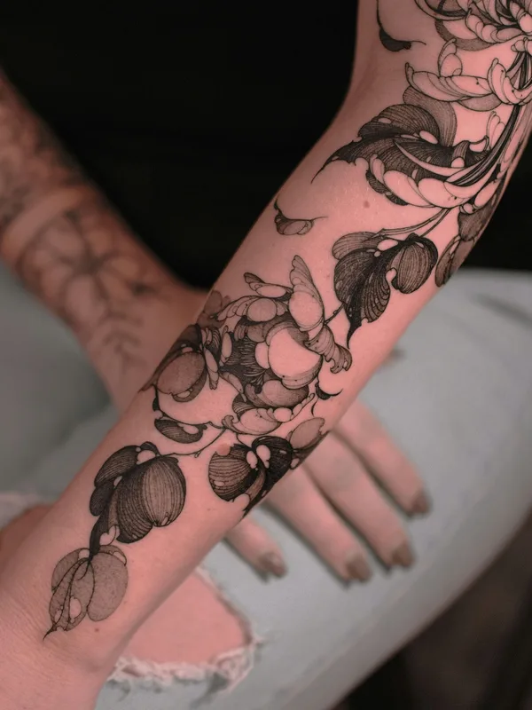 female black and grey illustrative Tatuagem em forearm #81839 | Tatuador ARTY