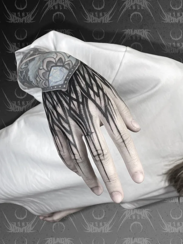 black and grey blackwork татуировка на hand #81920 | Тату мастер Андрей Подземный