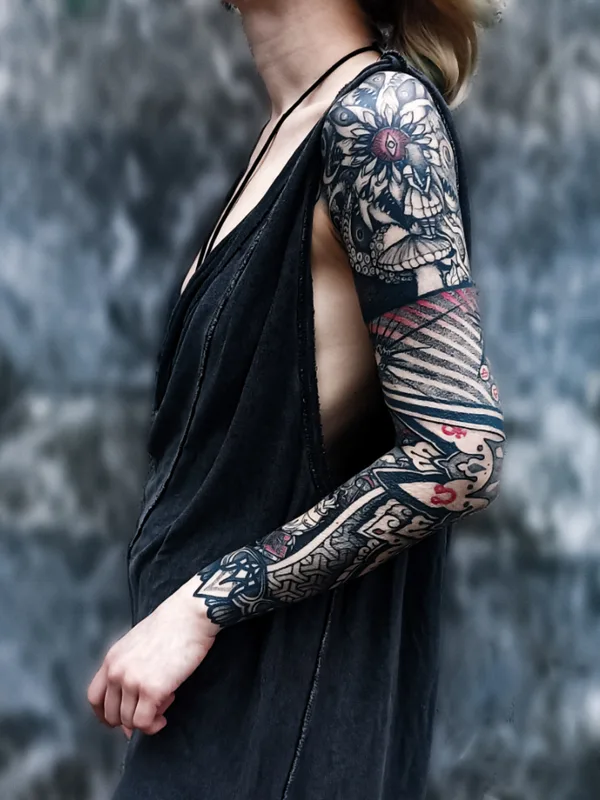 female black and grey illustrative tatouage sur full sleeve #82178 | Artiste tatoueur Olaf Kaminskiy