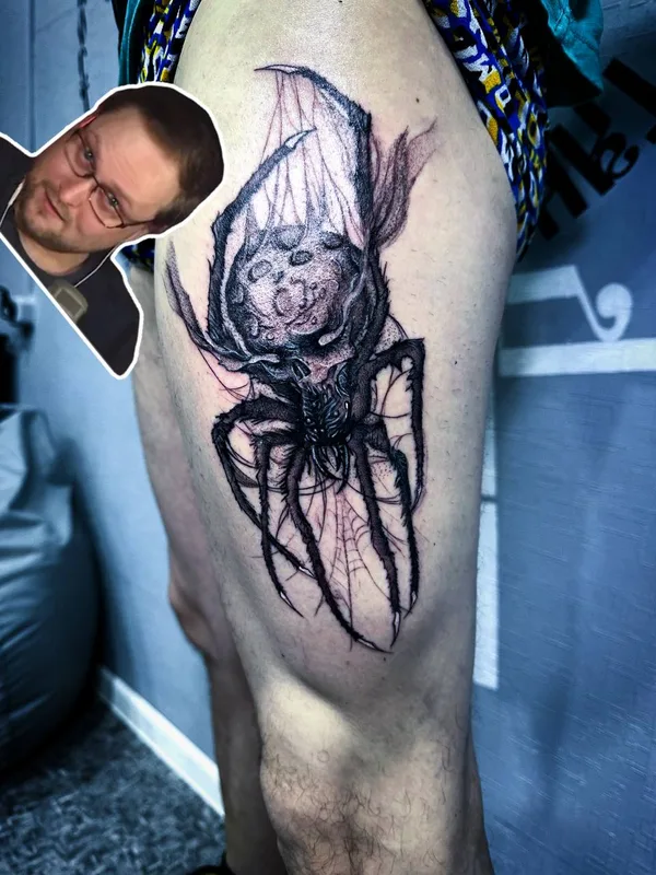 black and grey blackwork татуировка на thigh #82478 | Тату мастер Карина Волкова