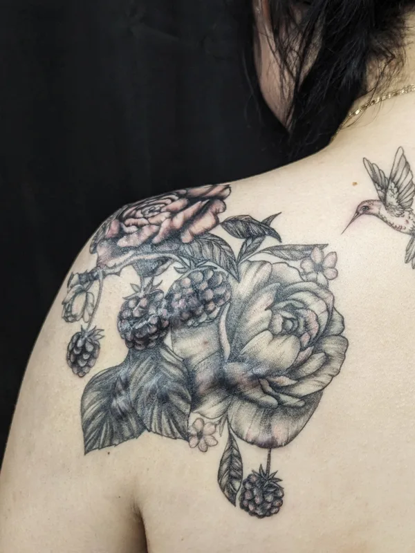 female black and grey realism Tatuaggio su shoulder #82525 | Tatuatore Savannah Victoria