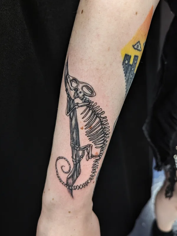 black and grey blackwork Tatuaggio su forearm #82528 | Tatuatore Savannah Victoria