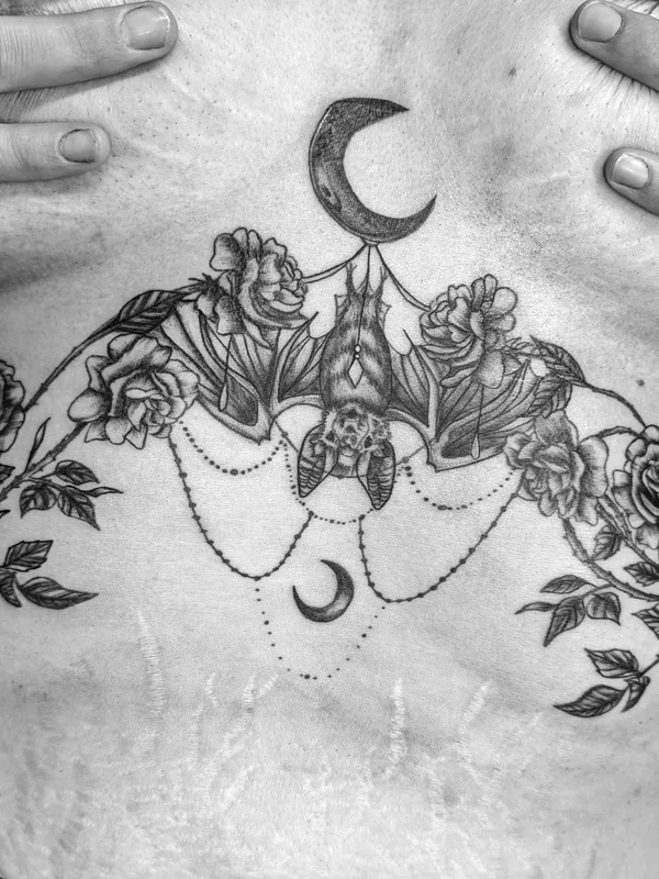 female black and grey blackwork Tatuaggio su sternum #82532 | Tatuatore Savannah Victoria