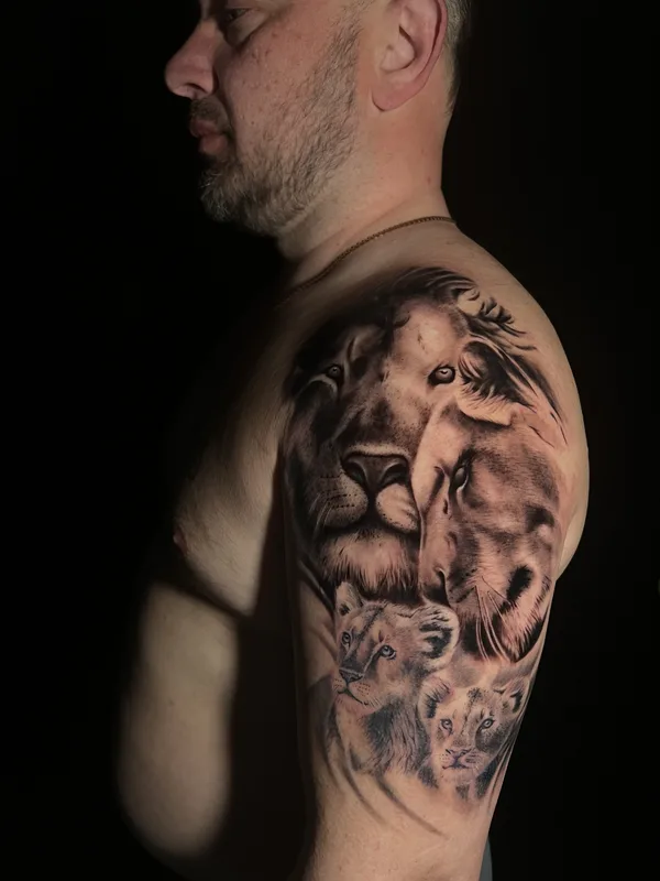 male black realism 타투 부위 shoulder #82693 | 타투이스트 Алексей Шитов