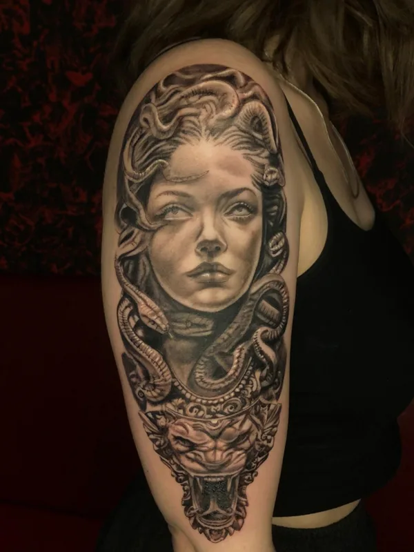 female black and grey realism татуировка на upper arm #82891 | Тату мастер Vladislav Kim