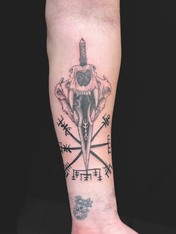 black and grey blackwork 타투 부위 forearm #82915 | 타투이스트 Kat Botezatu