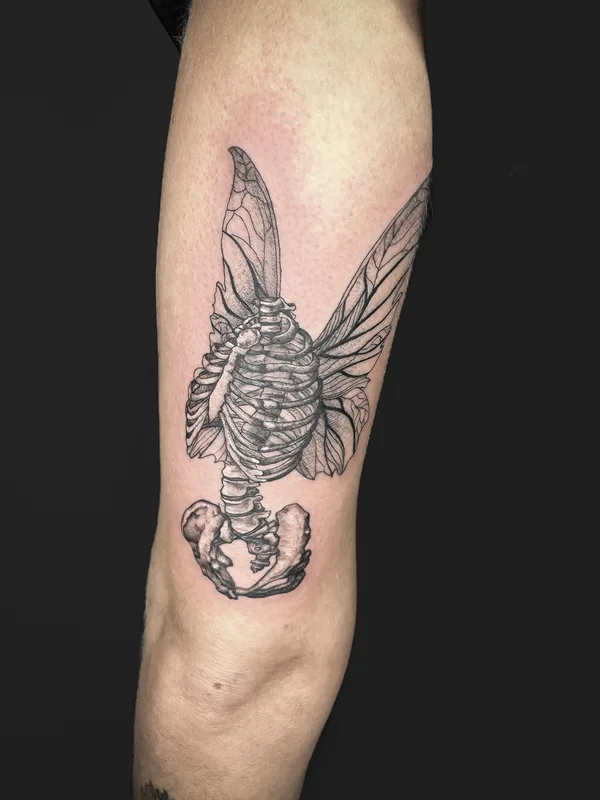 black and grey blackwork 타투 부위 knee #82917 | 타투이스트 Kat Botezatu