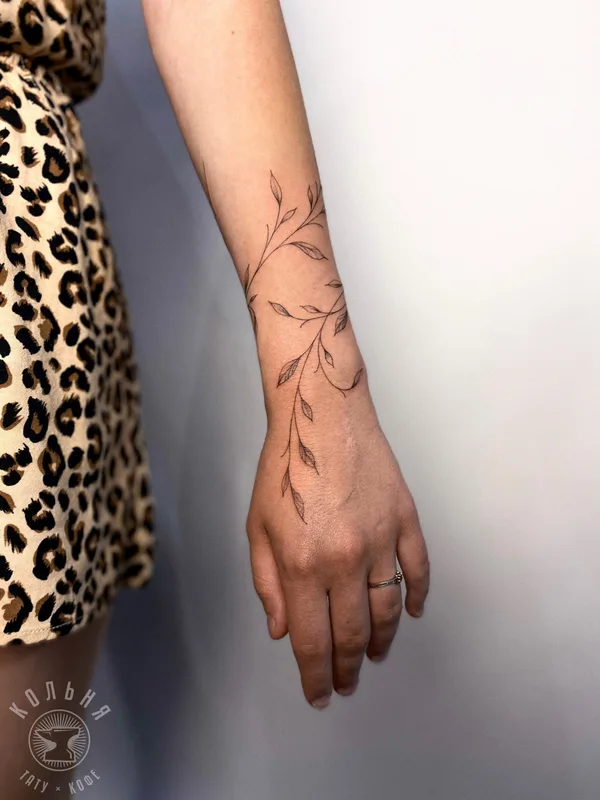 female black botaniс Tatuaggio su forearm #83173 | Tatuatore Екатерина Максимова
