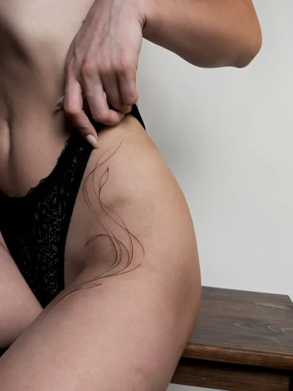 female black abstract Tatuaggio su thigh #83181 | Tatuatore Екатерина Максимова