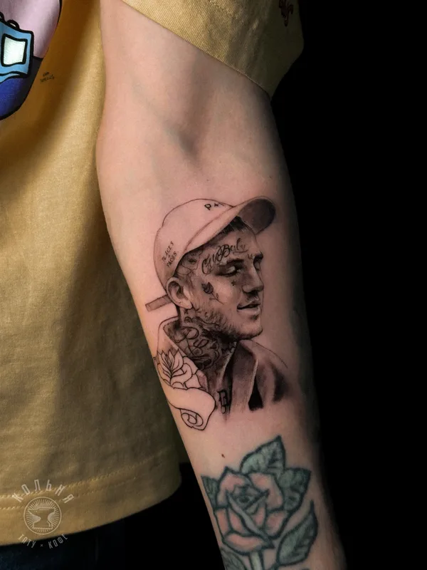 black and grey realism tattoo auf forearm #83188 | Tätowierer Лиза Петрова