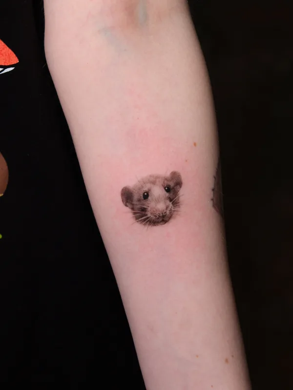 black and grey micro realism tattoo auf forearm #83192 | Tätowierer Лиза Петрова