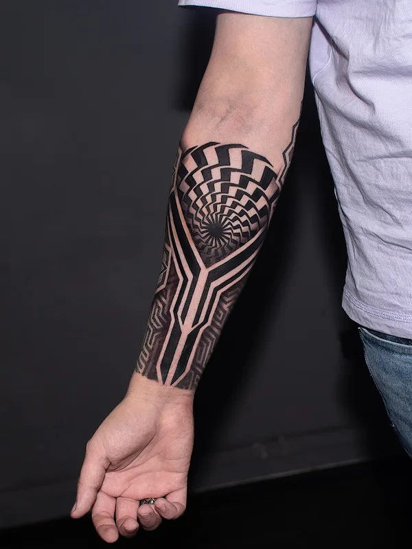 male blackandgrey geometric Tatuagem em forearm #83353 | Tatuador Константин Овсянников