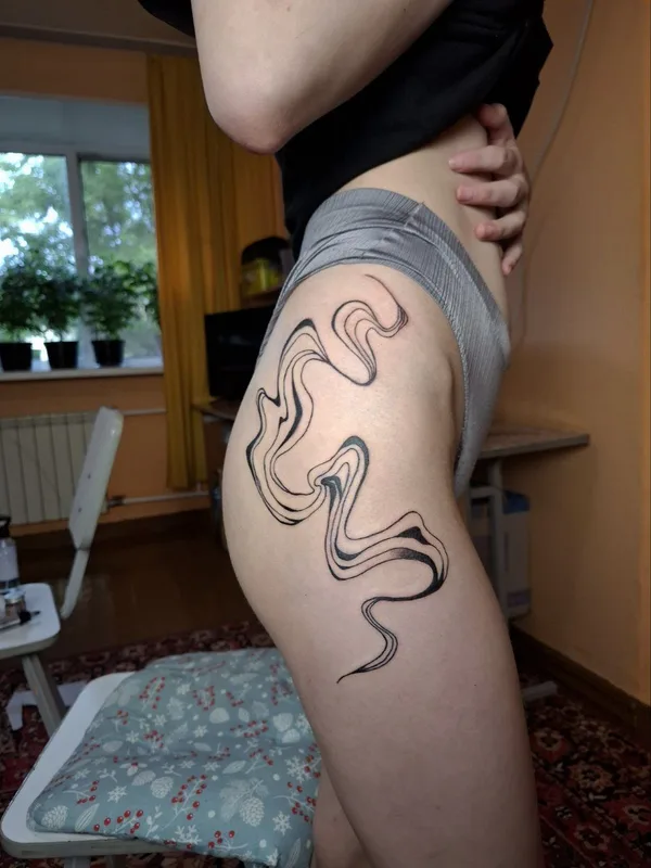 female black minimalism татуировка на thigh #83497 | Тату мастер Ульяна Прохорова 