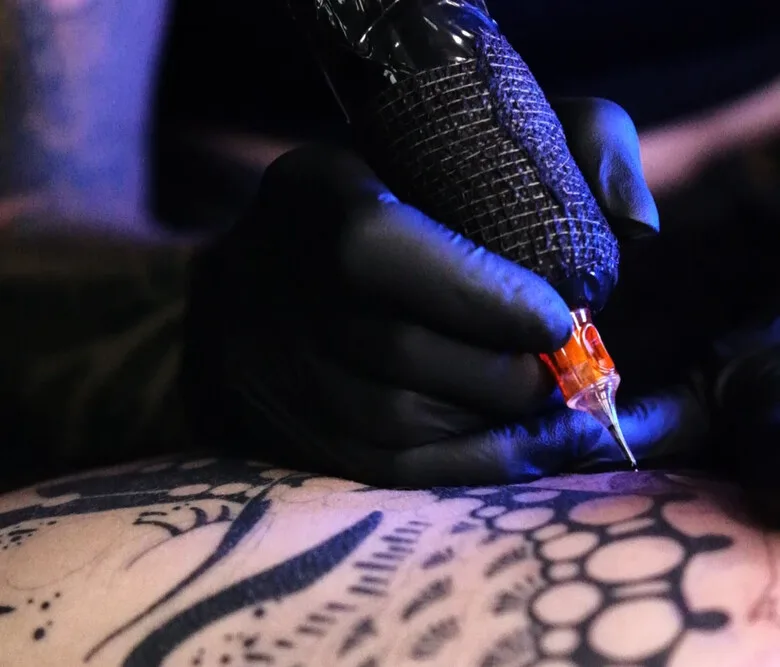 BLACKOUT TATTOO COLLECTIVE — the heart of tattoo culture in Saint Petersburg - image 3