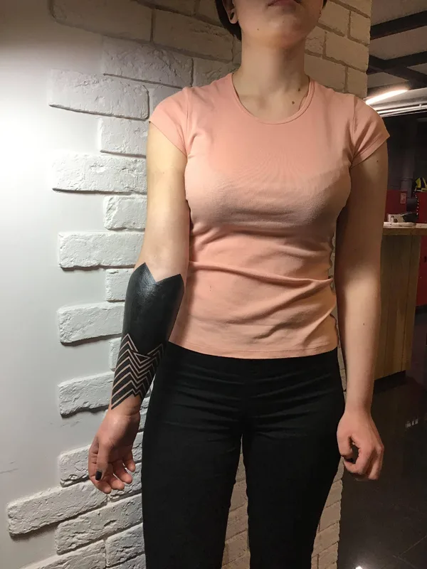 female black blackwork татуировка на forearm #27201 | Тату мастер Kseniia Brykalova