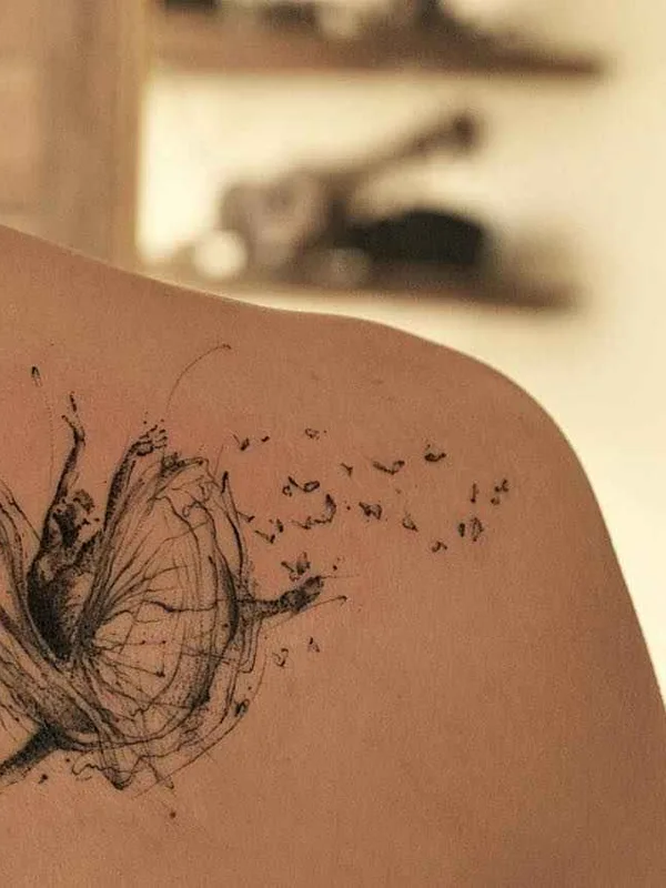 female black sketch tatouage sur shoulder blade #9330 | Artiste tatoueur La Bottega dell'Arte