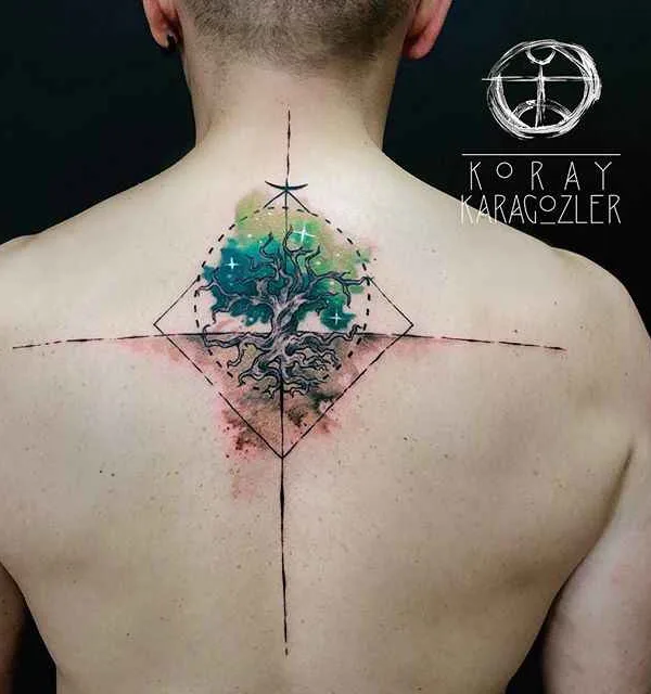 male color watercolor tatouage sur upper back #302 | Artiste tatoueur Koray Karagözler