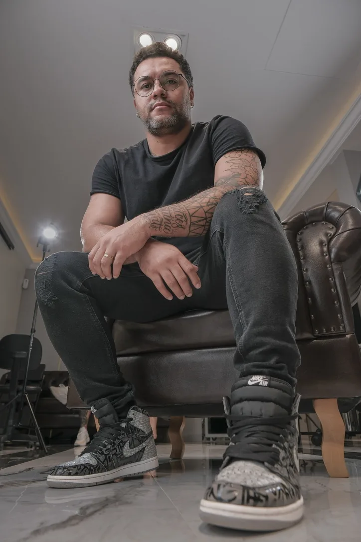 Tattoo artist Neto Coutinho