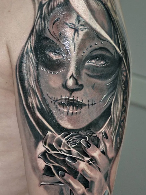 female black and grey black and grey татуировка на upper arm #25990 | Тату мастер Вячеслав