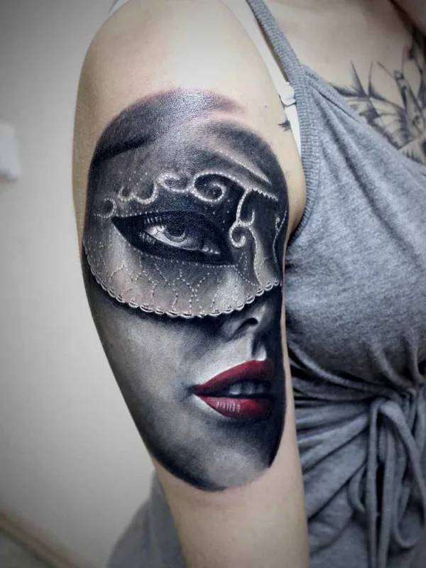 female black and grey realism татуировка на upper arm #17964 | Тату мастер Postoronnie