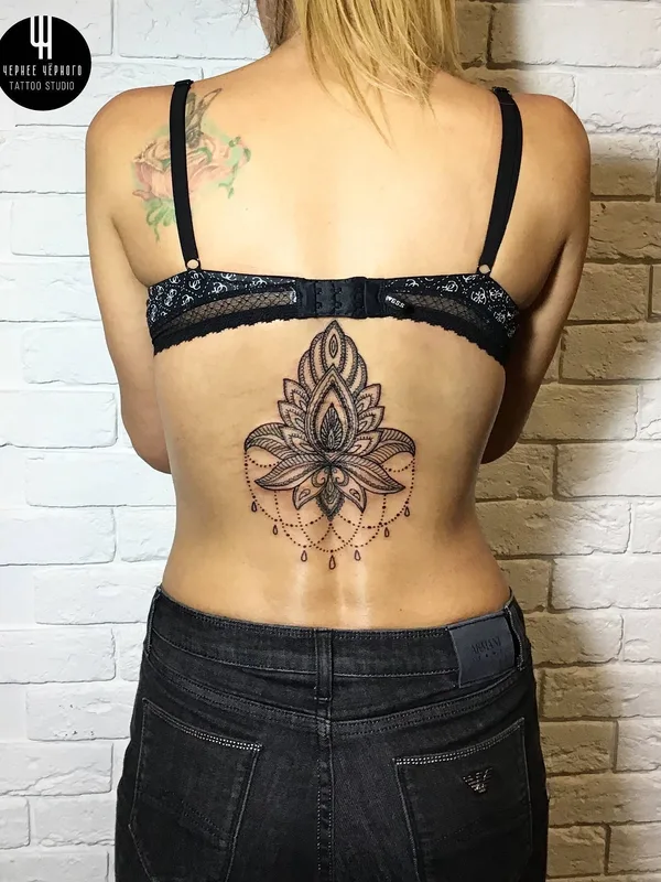 female black ornamental татуировка на upper back #27240 | Тату мастер Kseniia Brykalova