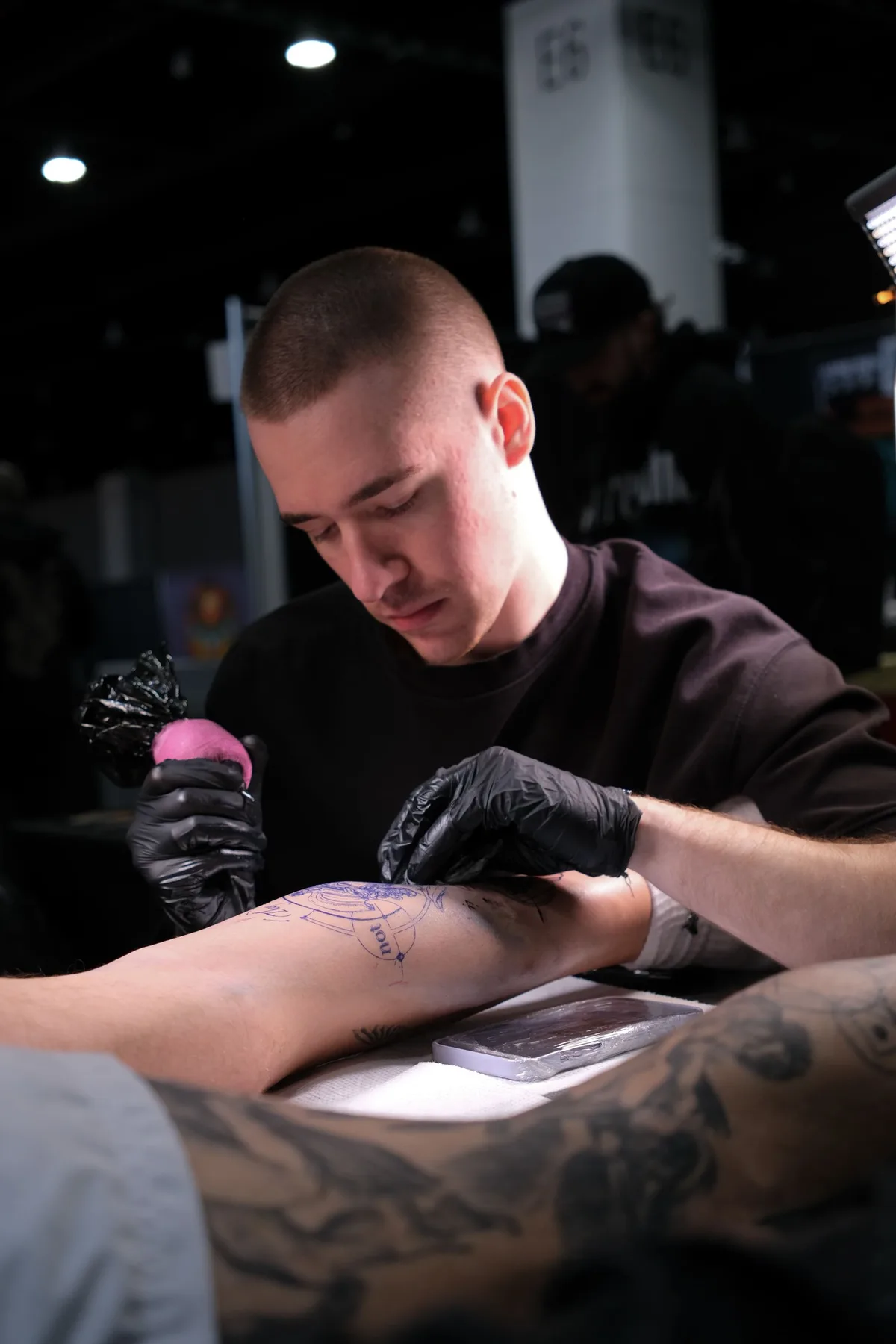 Micro-realism in the Rhythm of the Body: Aleki Blue's Anatomical Style - image 1
