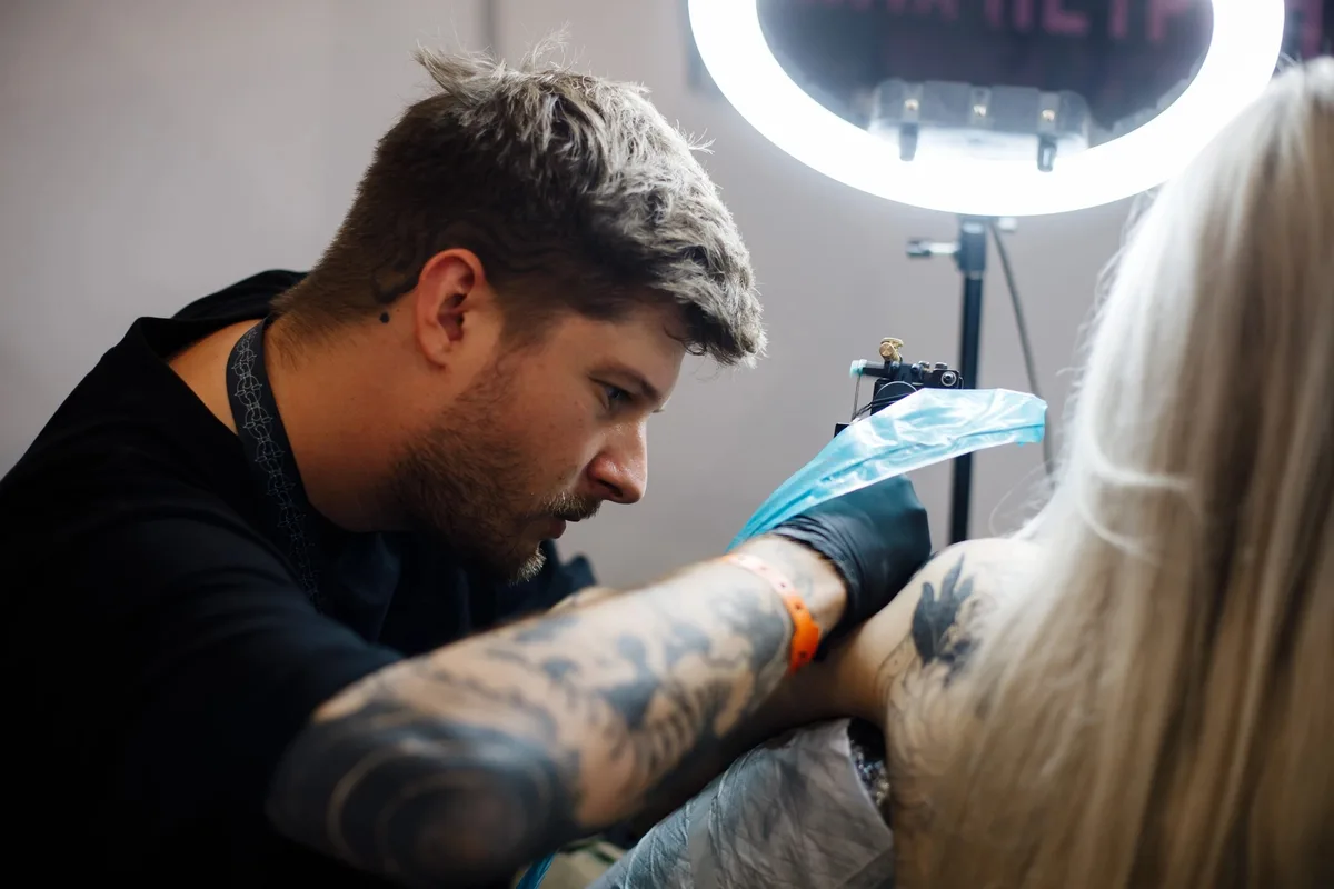 Tradition with a vintage touch: tattoo artist Pavel Seneli - image 2