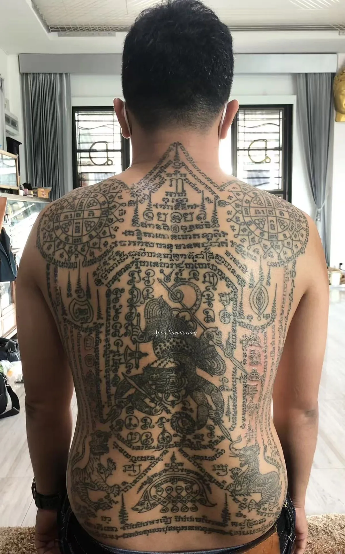 El último guardián de las líneas sagradas: el maestro Kit Sanapon y la tradición Sak Yant - image 14