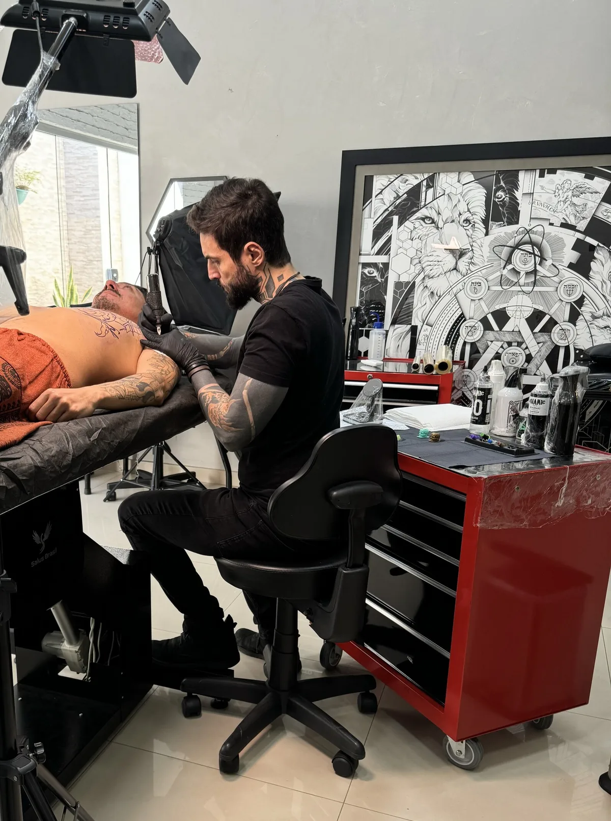 Geometry, Spirit, and Skin: The Art of Renato Vision from São Paulo - image 15