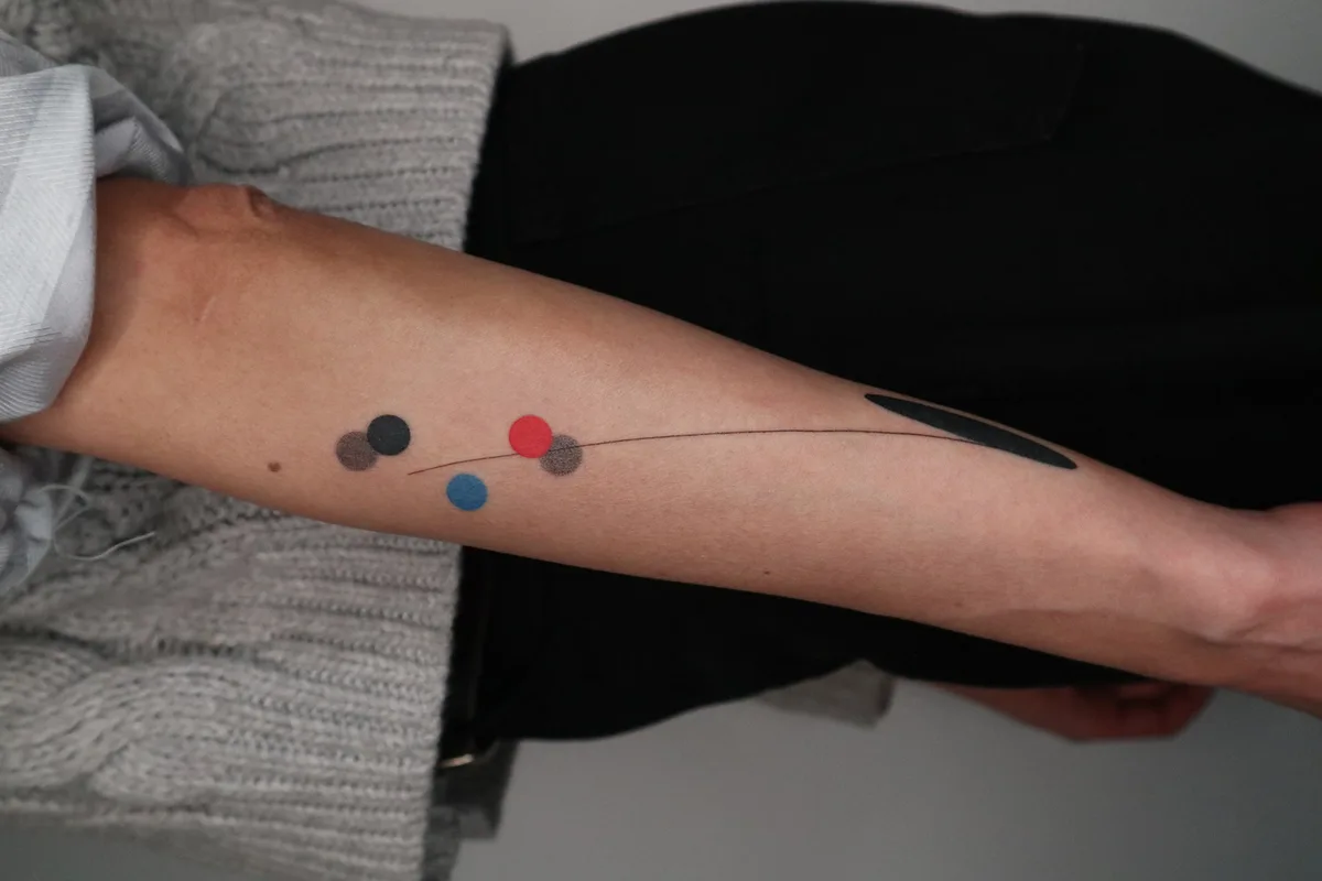 Blekanddots: How Color Theory and Composition Shape a Tattoo Artist - image 8
