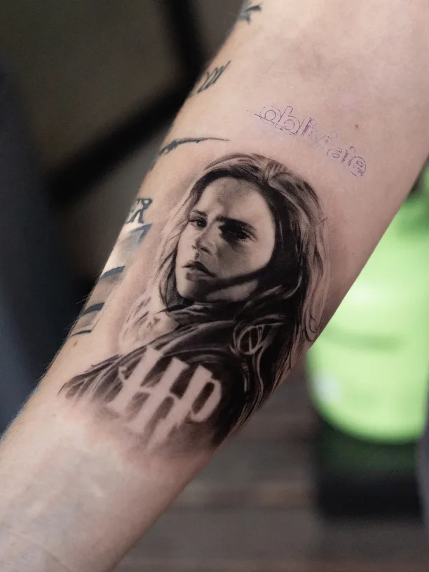 Sabrina One Percent Tattoo: From Roman Sculpture to Black and Grey Realism
